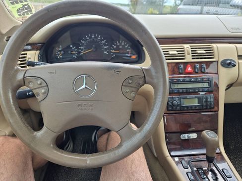 Used 2000 Mercedes-Benz E 320 4MATIC Sedan image 13