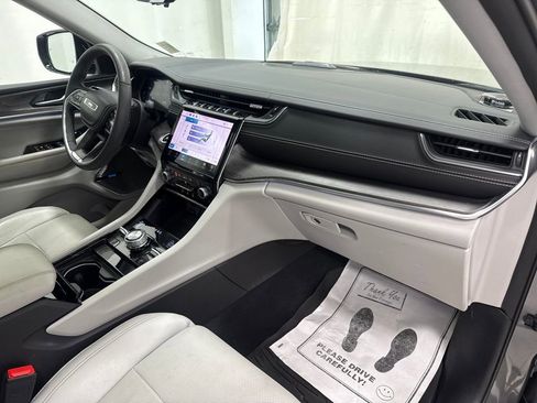 Used 2022 Jeep Grand Cherokee Overland w/ Luxury Tech Group IV image 10