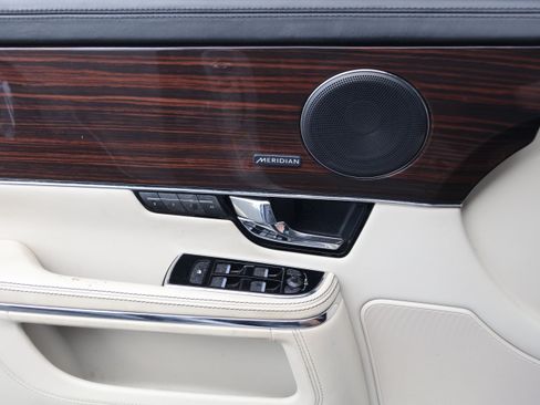 Used 2013 Jaguar XJ L Portfolio RWD image 12