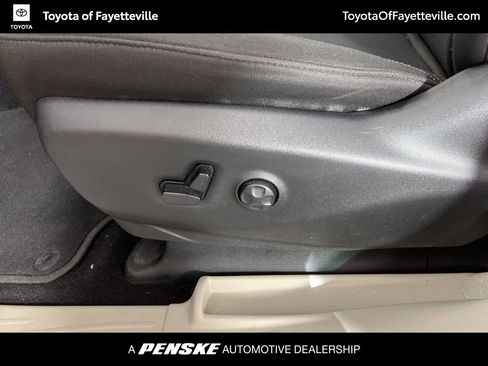 Used 2018 Chrysler Pacifica Touring Plus image 25