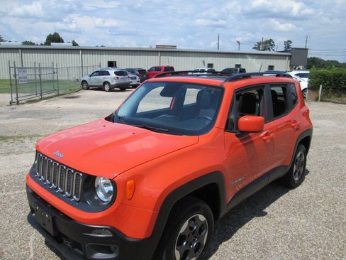 Used 2015 Jeep Renegade Latitude AWD/4WD image 71