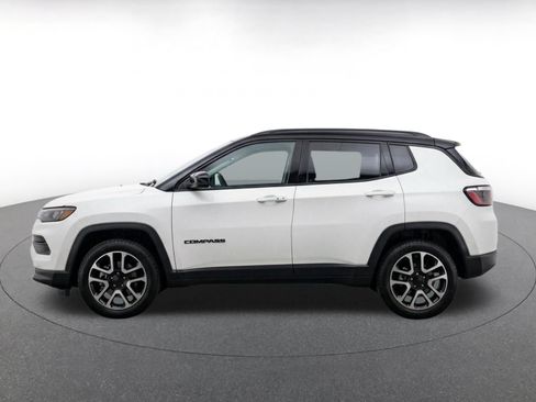 Used 2025 Jeep Compass Trailhawk AWD/4WD image 4