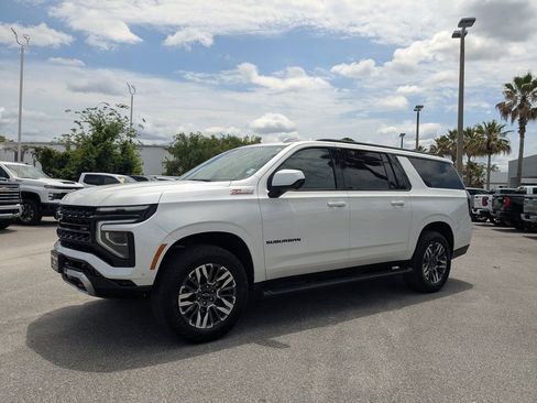 Used 2025 Chevrolet Suburban Z71 AWD/4WD image 7