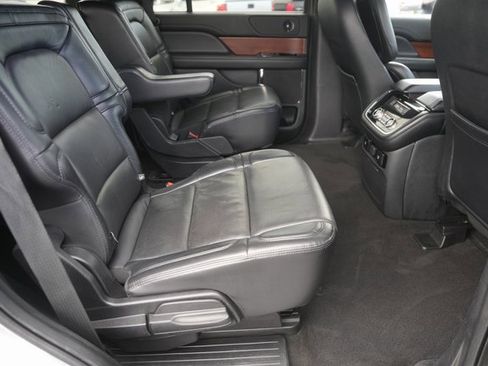 Used 2021 Lincoln Navigator Reserve image 18