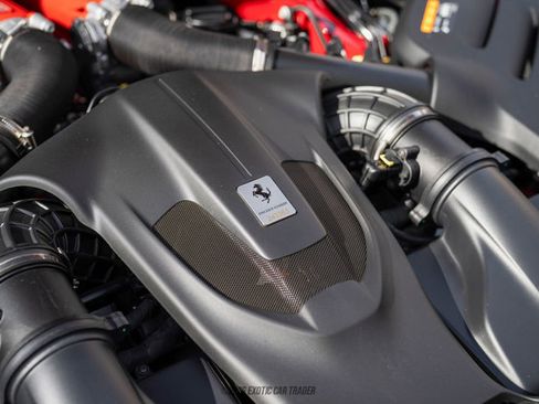 Used 2019 Ferrari Portofino image 27
