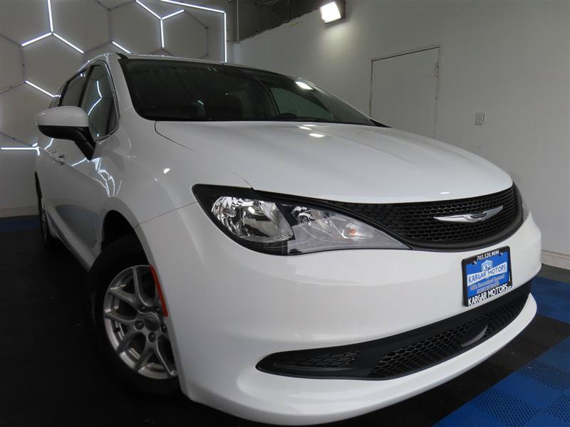 Used 2023 Chrysler Voyager LX FWD image 2