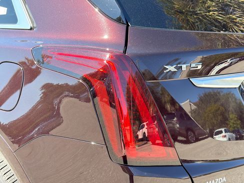 Used 2021 Cadillac XT5 Premium Luxury image 10