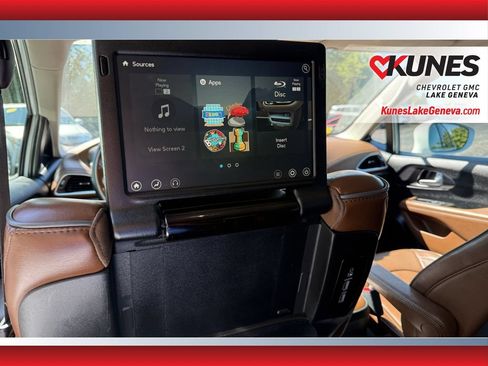 Used 2018 Chrysler Pacifica Limited w/ Advanced Safetytec Group FWD image 35