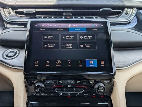 Used 2022 Jeep Grand Cherokee Limited 4xe w/ Luxury Tech Group II AWD/4WD image 29