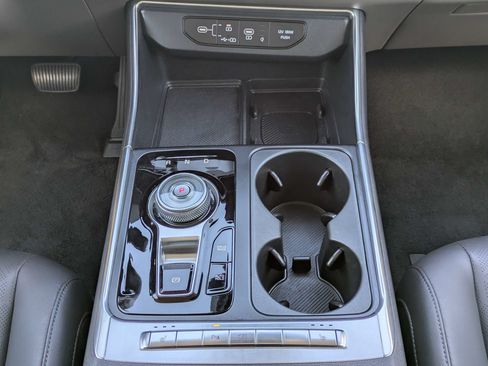 Certified 2025 Kia Carnival EX FWD image 22