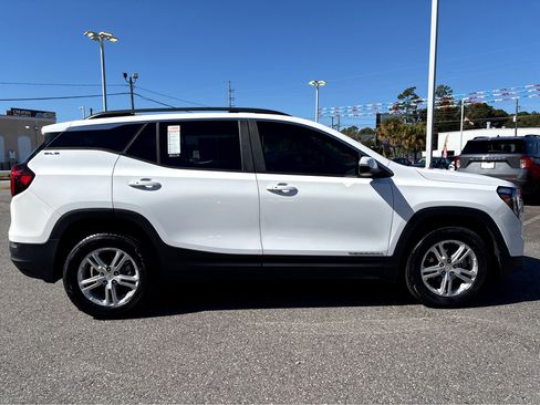Used 2023 GMC Terrain SLE w/ Driver Convenience Package image 30