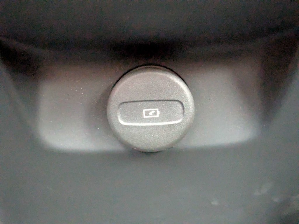 Used 2024 Volvo XC60 B5 Plus w/ Protection Package Premier AWD/4WD image 19