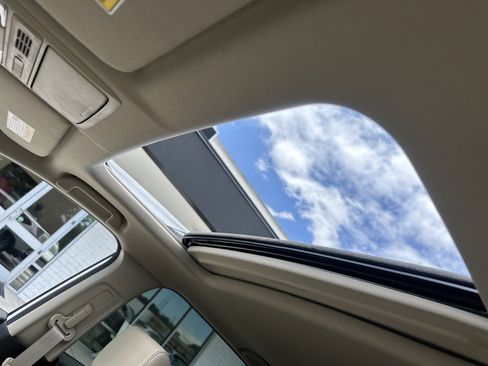 Used 2022 Honda CR-V Touring image 11