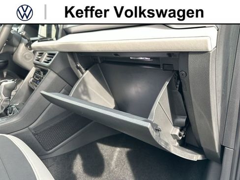 New 2026 Volkswagen Taos SE FWD image 33