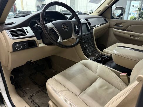 Used 2009 Cadillac Escalade AWD image 19
