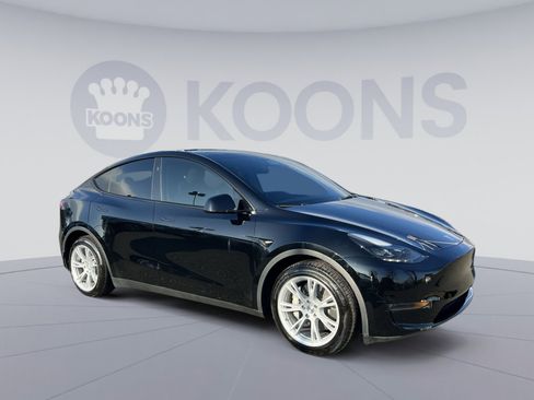 Used 2024 Tesla Model Y Long Range image 10