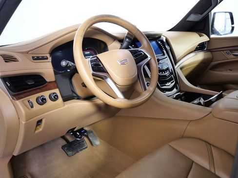 Used 2017 Cadillac Escalade Platinum image 17