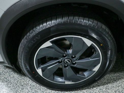 Used 2024 Nissan Rogue SV FWD image 11
