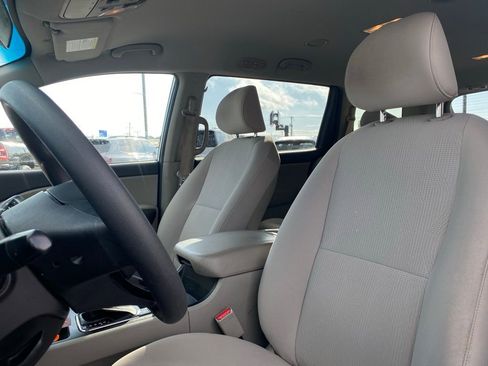 Used 2021 Kia Sedona LX image 10