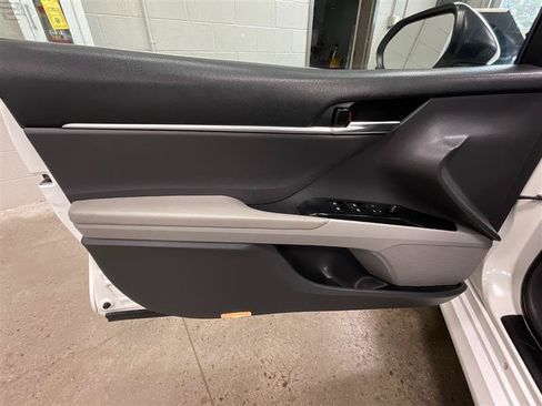 Used 2019 Toyota Camry LE FWD image 9