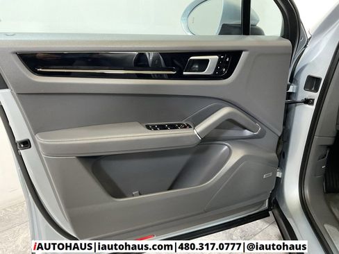 Used 2019 Porsche Cayenne S image 34