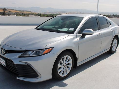 Certified 2023 Toyota Camry LE image 6