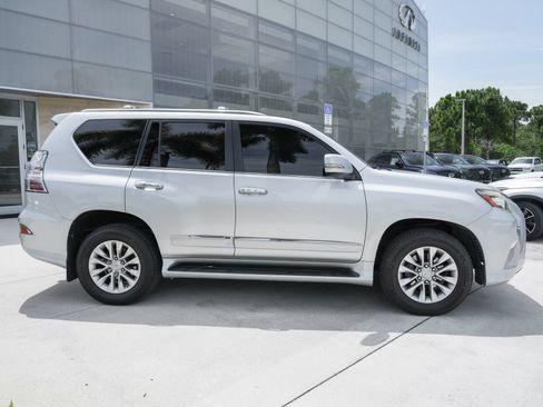 Used 2014 Lexus GX 460 w/ Premium Package AWD/4WD image 11