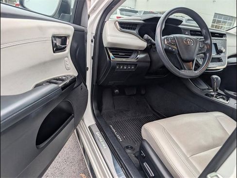 Used 2018 Toyota Avalon Limited image 6