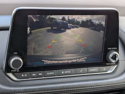 Used 2023 Nissan Rogue SV FWD image 28