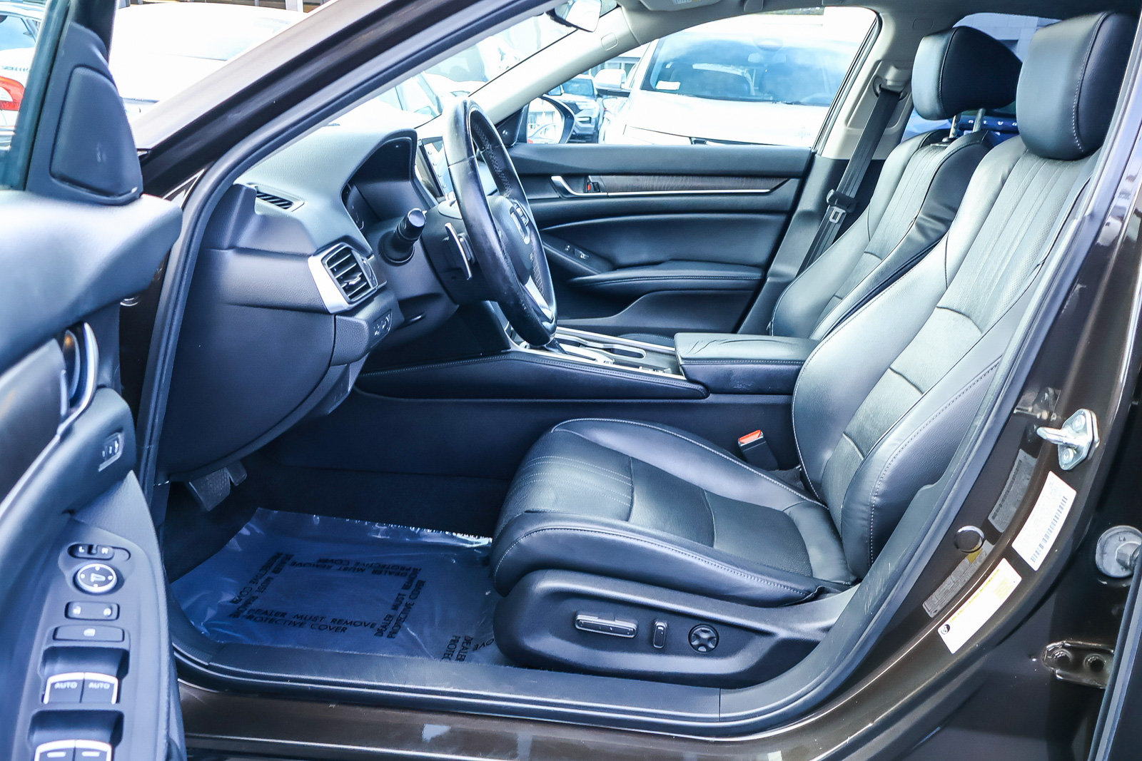 Used 2018 Honda Accord Touring image 2