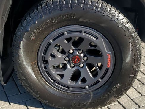 Used 2025 Nissan Frontier PRO-4X w/ Pro Premium Package image 12