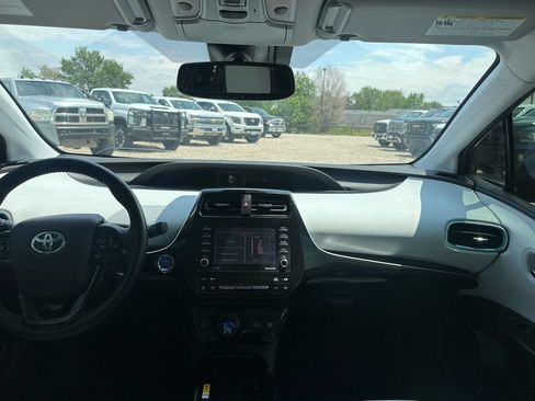 Used 2022 Toyota Prius XLE FWD image 29
