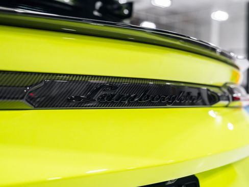 Used 2024 Lamborghini Urus Performante AWD/4WD image 40