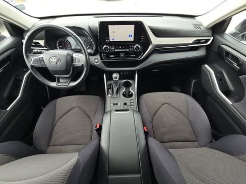 Used 2023 Toyota Highlander LE FWD image 40