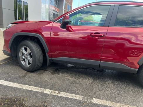 Used 2023 Toyota RAV4 XLE w/ Convenience Package AWD/4WD image 4