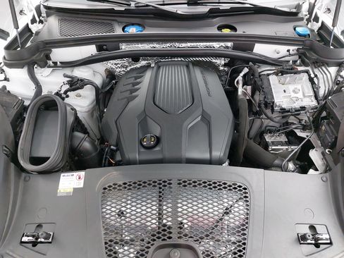 Used 2023 Porsche Macan Turbo image 33