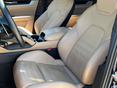 Certified 2024 Porsche Cayenne Coupe AWD/4WD image 5