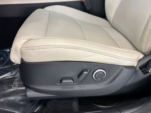 Used 2023 Genesis GV70 2.5T w/ Select Package image 14