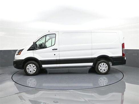 Used 2022 Ford E-Transit Low Roof image 19