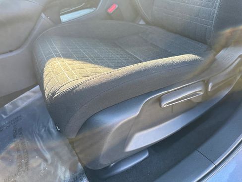 Certified 2025 Honda HR-V LX image 16