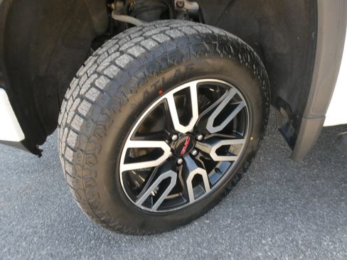 Used 2019 GMC Sierra 1500 AT4 w/ AT4 Premium Package AWD/4WD image 30