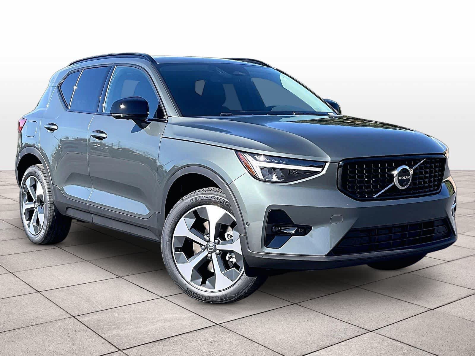 New 2026 Volvo XC40 B5 Plus AWD/4WD image 2