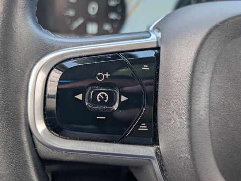 Used 2017 Volvo XC90 T5 Momentum w/ Vision Package FWD image 22