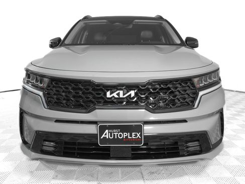 Used 2022 Kia Sorento EX w/ Panoramic Sunroof Package image 2