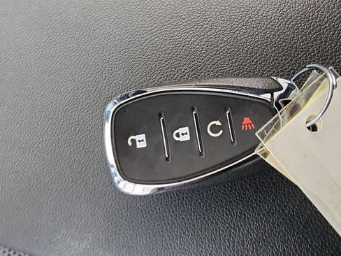 Used 2025 Chevrolet Trax LT FWD image 21