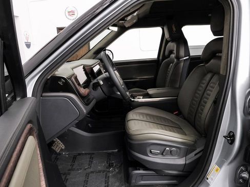 Used 2022 Rivian R1T Launch Edition image 4