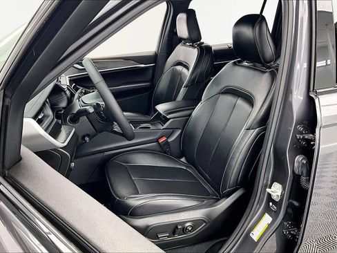 Used 2024 Jeep Grand Cherokee L Limited w/ Luxury Tech Group II image 25