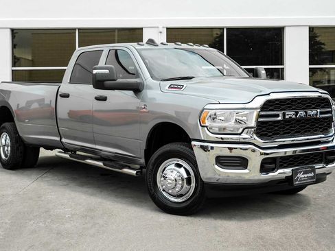 Used 2024 RAM 3500 Tradesman w/ Chrome Appearance Group AWD/4WD image 6