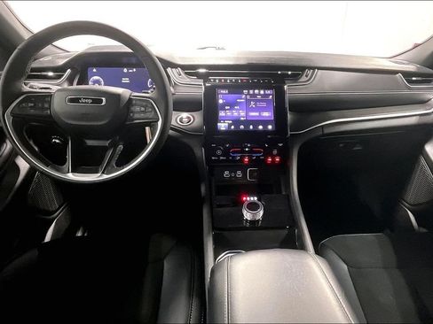 Used 2025 Jeep Grand Cherokee L Altitude RWD image 18