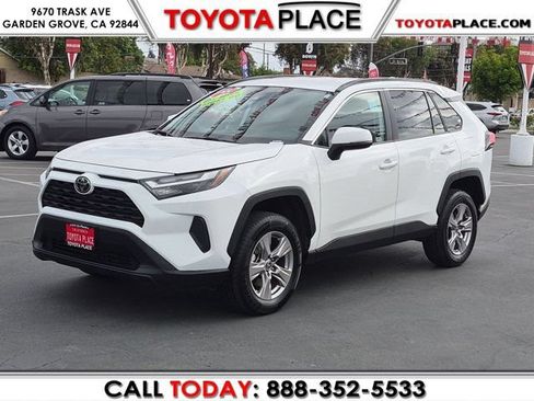 Used 2025 Toyota RAV4 XLE FWD image 1